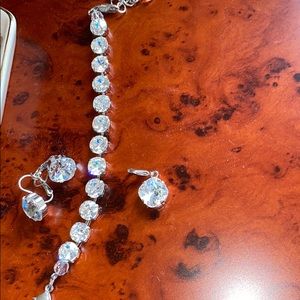 CLEAR SABIKA EARRINGS, PENDANT AND BRACELET BUNDLE